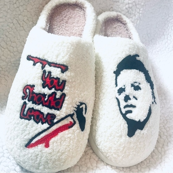 ๐NWT Horror Movie Slippers โ Plush & Comfortable โ Size 9.5-10 Halloween - Picture 2 of 9